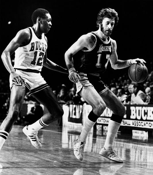 Dopo il college a Kentucky, entra in NBA come 7a scelta del draft 1967, chiamato dai San Diego Rockets